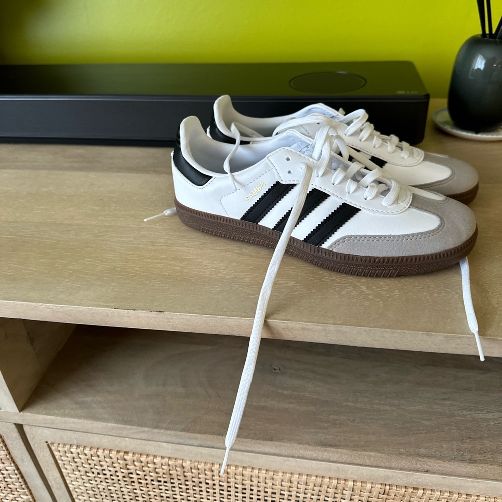 Kids vegan Adidas Samba black and white Never Worn